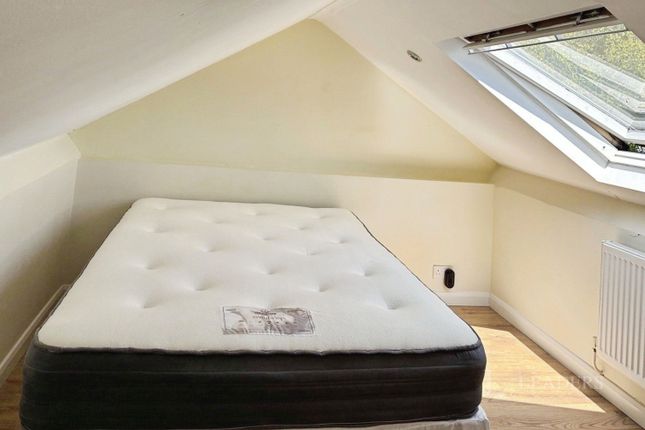 Room 4, 6, Northbrook Close, Portsmouth photo 5