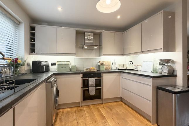 9, Pyefinch Meadow, Hereford photo 4