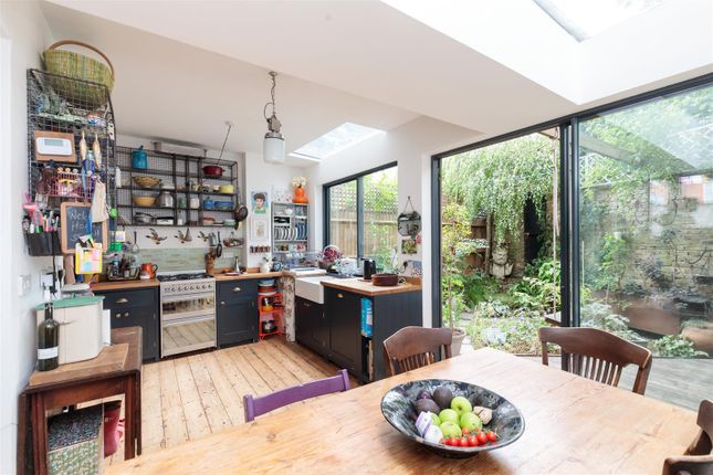 Property for sale in Clissold Crescent, London