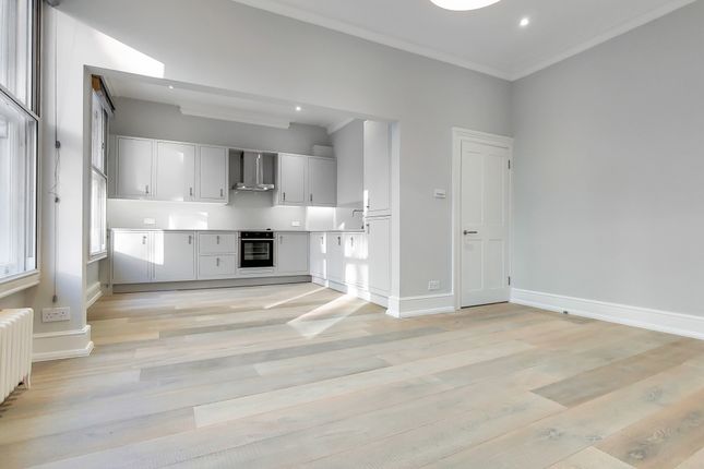Flat 2, 178 Shaftesbury Avenue, Covent Garden photo 2