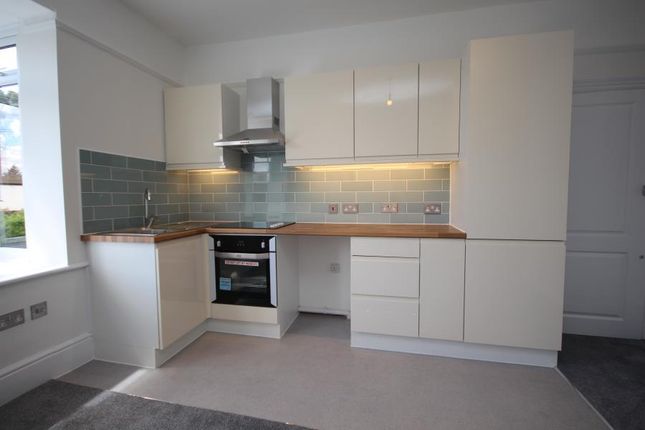 17 Kingsway, Woking photo 2