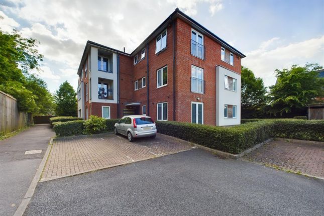 Flat for sale in James Butcher Drive, Theale, Reading
