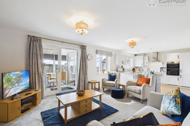 22, Closewool Grove, South Molton photo 2