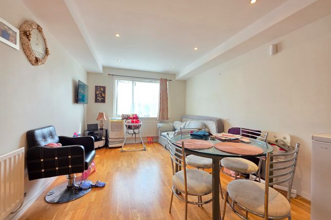 Flat 21 Essence Court 112, The Avenue, Greater London photo 2