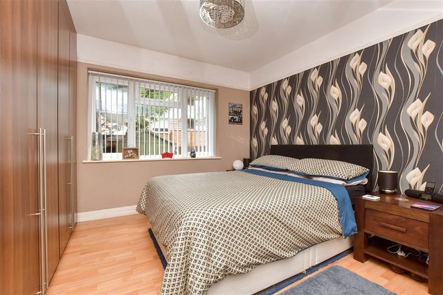 Falcourt Close, Sutton photo 3