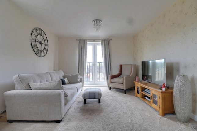 Flat for sale in Laithe Hall Avenue, Cleckheaton, West Yorkshire