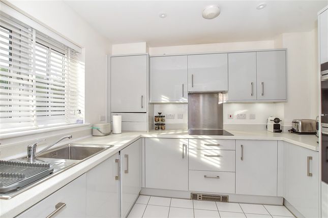 Blossom Way, Marden photo 4