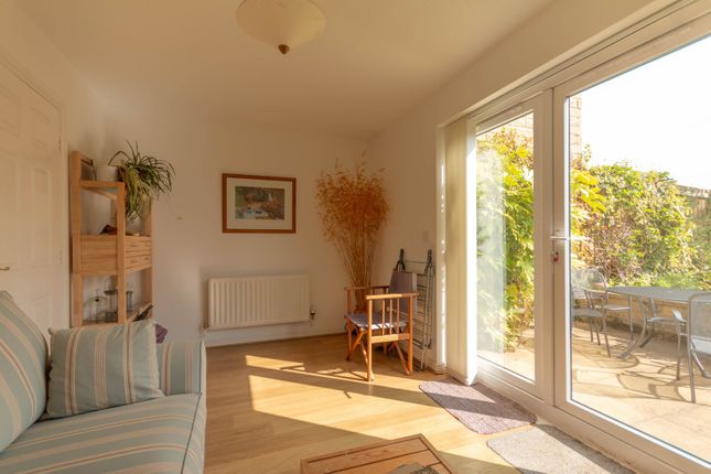 34, Whitestone Drive, Keighley photo 5