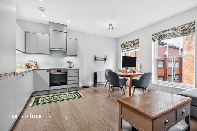 Flat 6, Friston House, 52-53, The Broadway, London photo 4