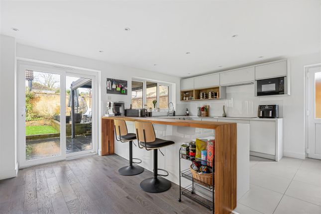 15, Blackthorn Close, Reading photo 3