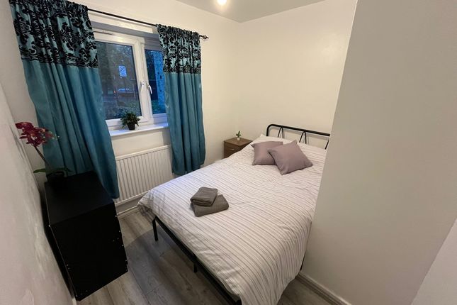 Room 5- £950 Available From 01/10/2025