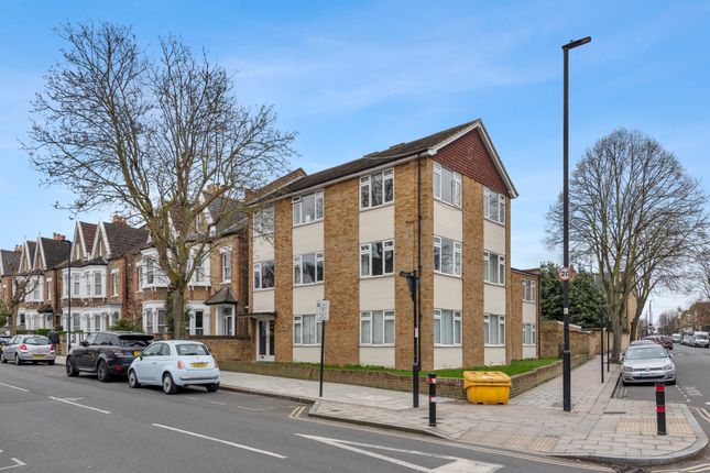 Flat to rent in Elms Road, Islington