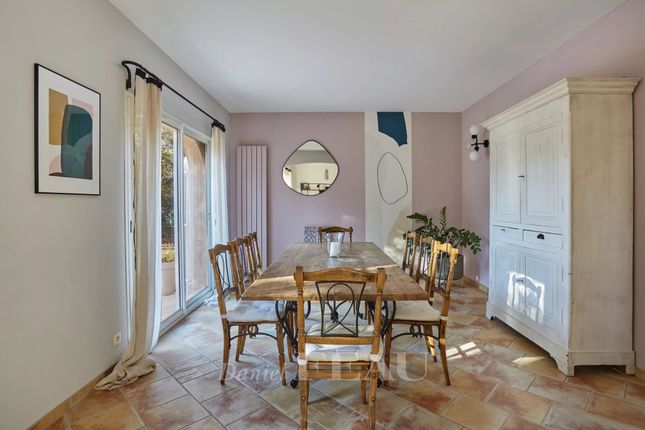 Detached house for sale in Rognes, 13840, France