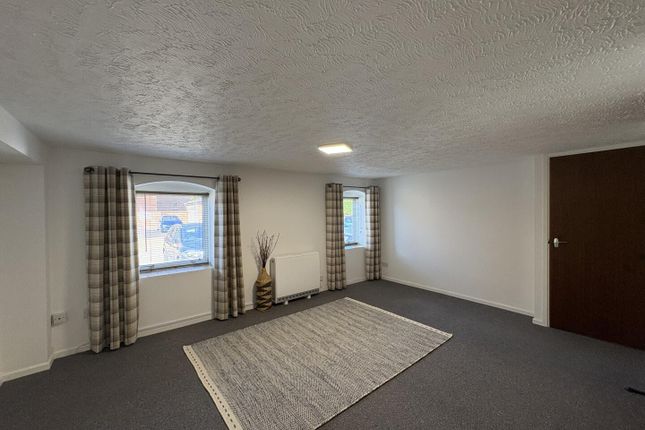 5, Swonnells Court, Lowestoft photo 4