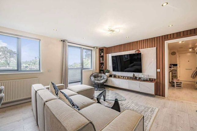 Flat 14 Indigo House , Lapis Close, London photo 3