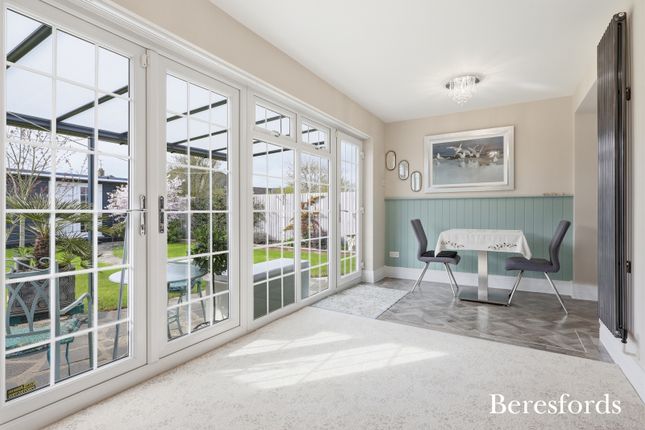 31, Dunmow Gardens, Brentwood photo 3