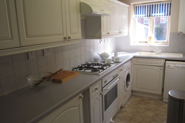 Town house to rent in Kirby Place, Temple Cowley, Oxford, Oxon