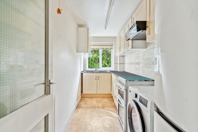 15 Dingles Court, 554, Uxbridge Road, Pinner photo 3
