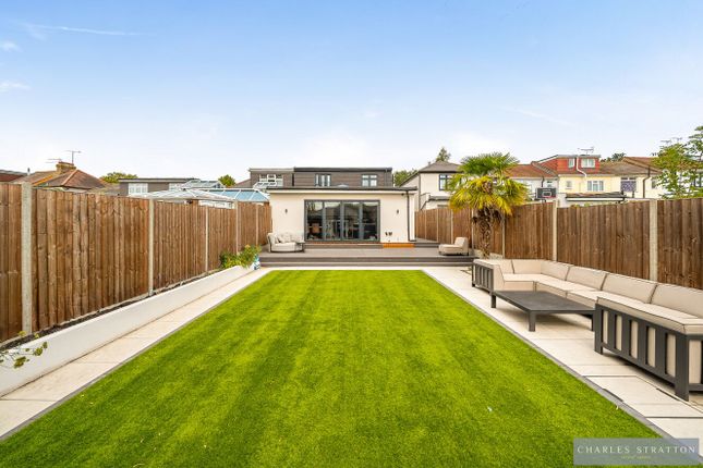 37 Primrose Glen, Hornchurch photo 3