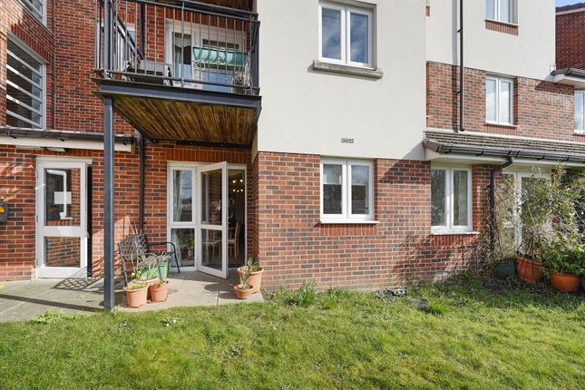 141 White Hart Lane, Romford photo 4