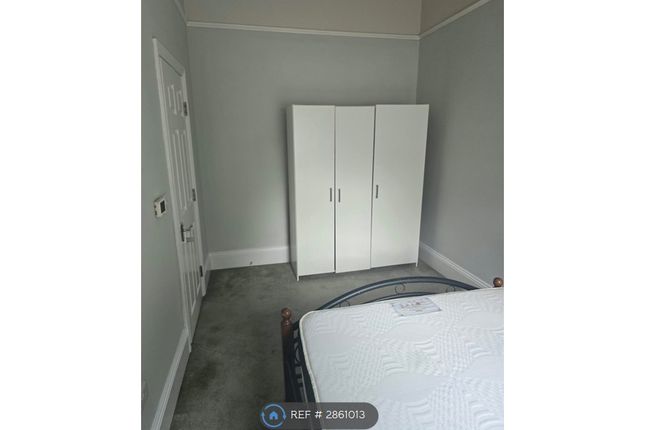 Flat, A High St, Croydon photo 5