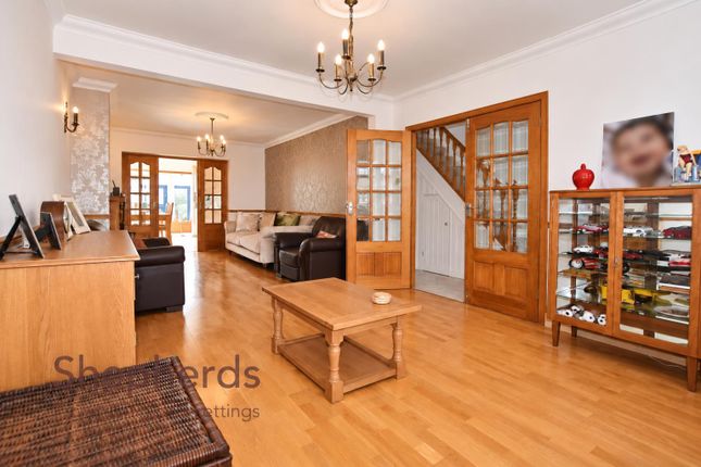 11, Clarendon Road, Cheshunt photo 2
