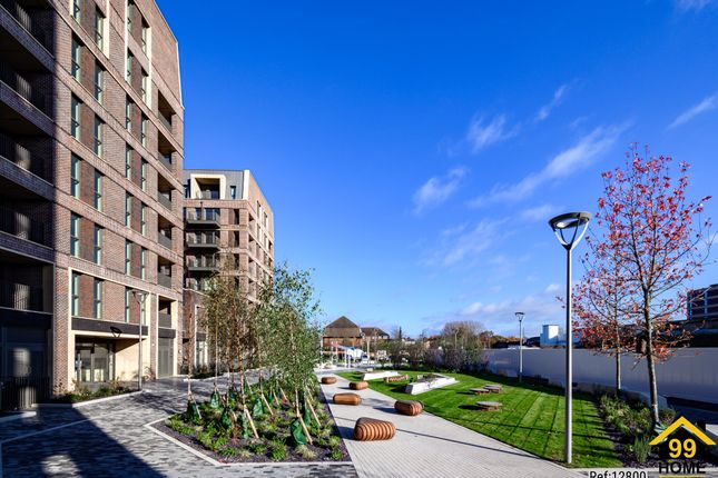 Flat for sale in Sutherland Boulevard, Surbiton, Greater London