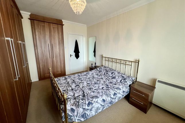 Flat to rent in Marina, Bexhill-On-Sea