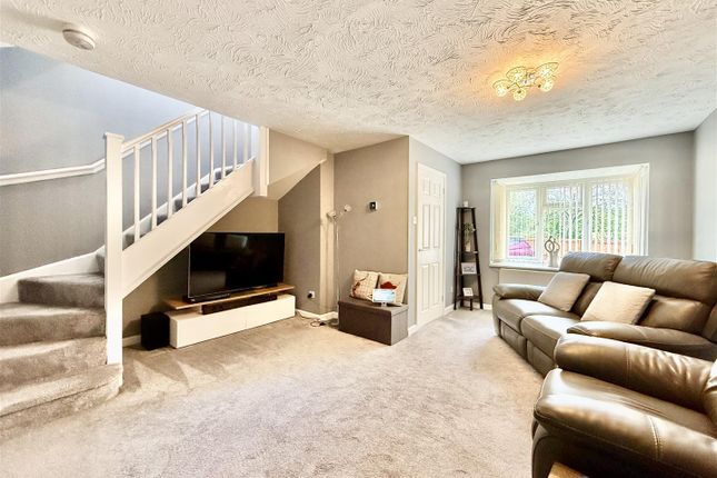 12, Acorn Close, Swindon photo 2