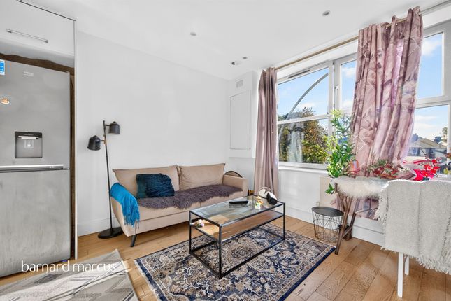 Flat 28, Sundial Court, Barnsbury Lane, Surbiton photo 4