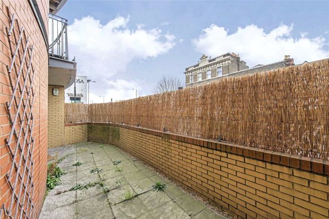 Flat for sale in Townmead Road, Fulham