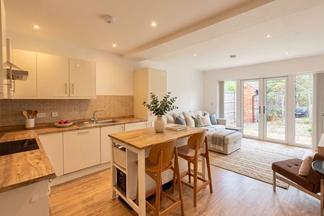 12 Park Lane, Stratford-Upon-Avon photo 2
