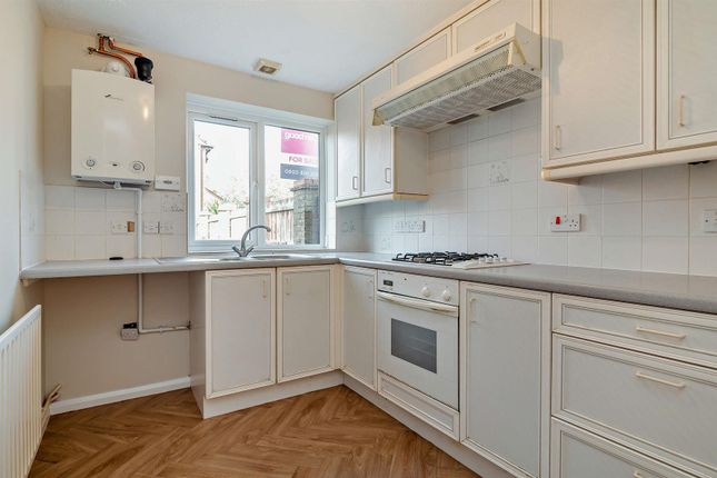 11, Freesia Close, Warminster photo 2