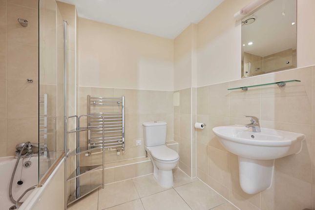 Flat for sale in Lancaster Gardens, East Finchley