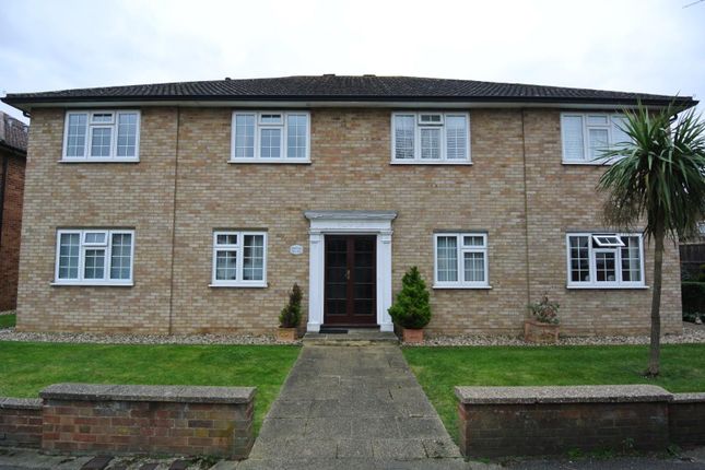 Flat to rent in Parkland Grove, Ashford