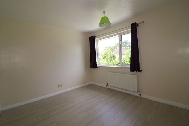 5 Cedar Close, Southampton photo 4