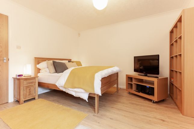 Studio to rent in Trinity Street, Oxford