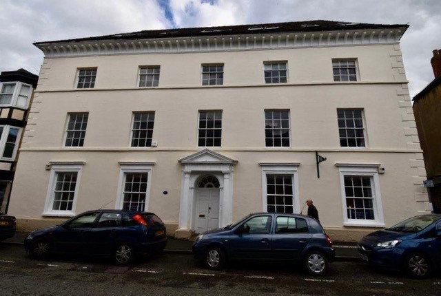 Thumbnail Flat to rent in Dyer Street, Cirencester, Gloucestershire