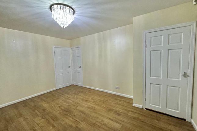 3, Amberton Gardens, Leeds photo 2