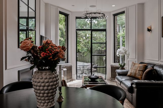 Palmerston Crescent, London, N13, Palmers Green photo 4