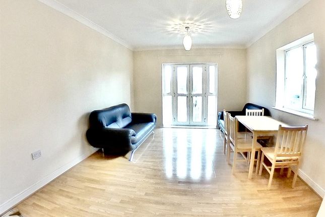 888 Thistledown House, 6, Periwood Crescent, Greenford photo 3