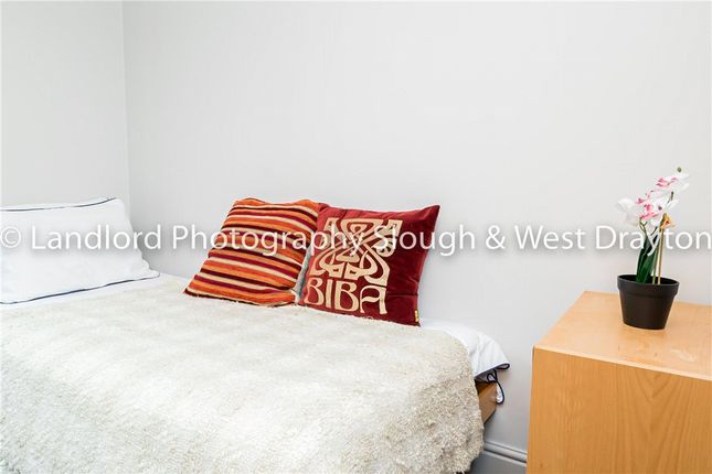 End terrace house to rent in Blackwell Avenue, Guildford, Surrey