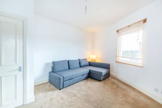 Flat to rent in Holloway, Holloway, London