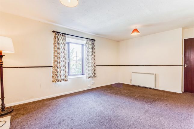 47, Dickinson Court, WAKEFIELD photo 4