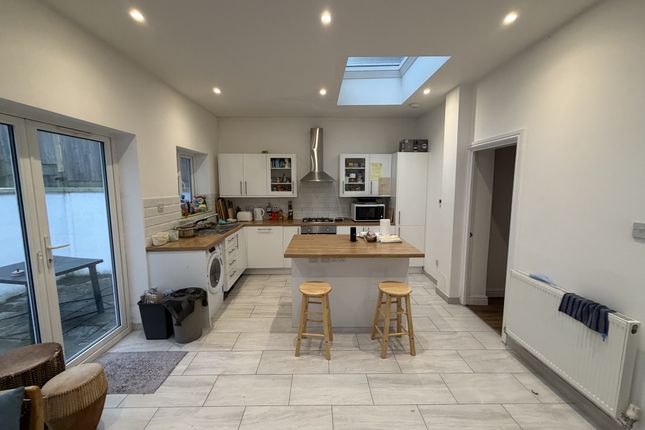 179 Park Lane, Wembley photo 4