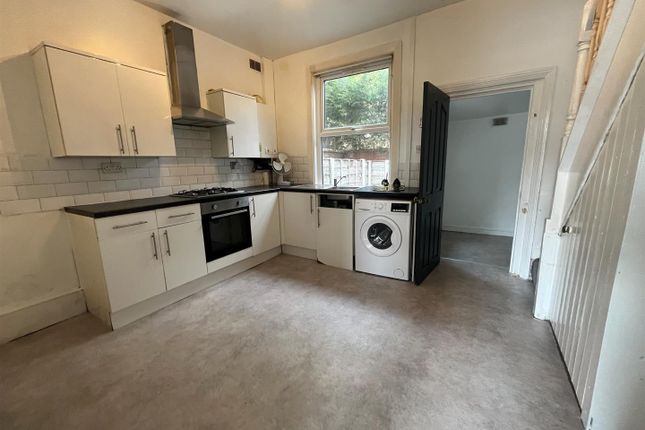 289, Whiteacre Road, Ashton-Under-Lyne photo 2