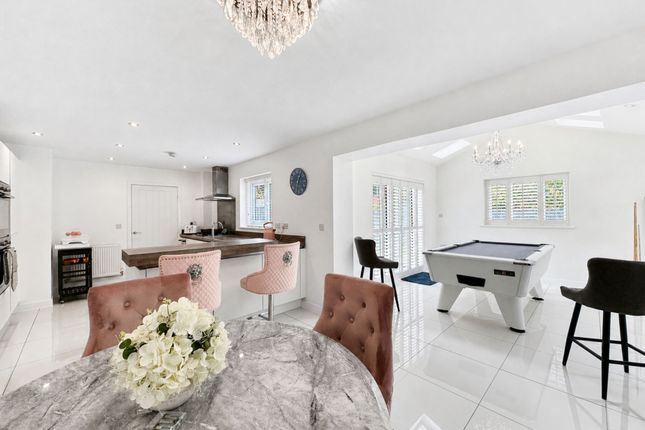 4 Taylor Place, Prenton photo 3