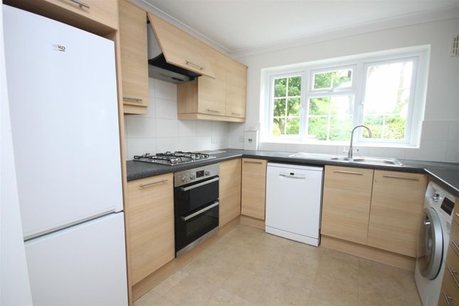 Wishford Court, Ashtead photo 3