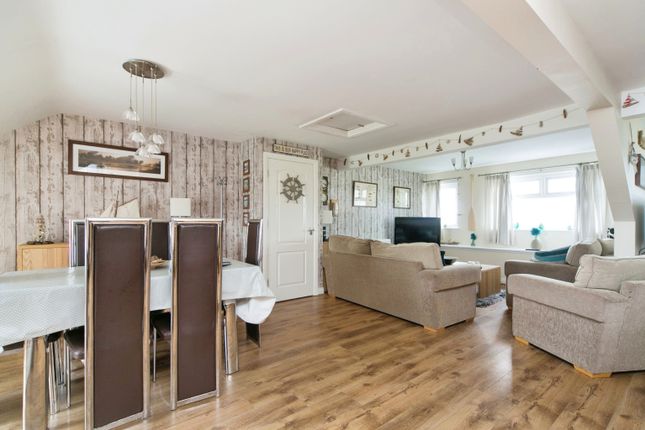 10 Beach Court,, Lon St. Ffraid, Gwynedd photo 3