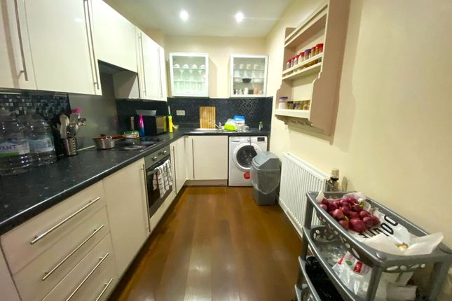 62, Featherstone Court, Southall photo 2